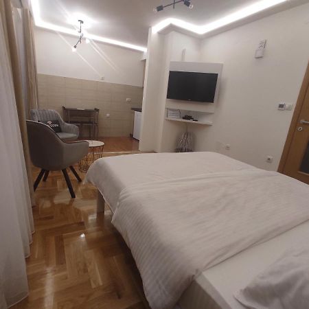 Studio Apartman Lukavica 塞拉耶佛 外观 照片